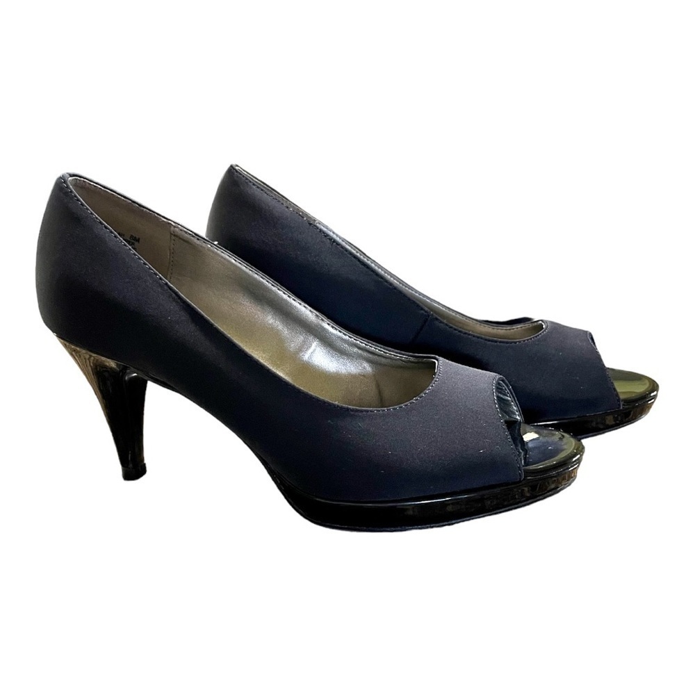 BANDOLINO, WOMENS, BLACK PUMPS WITH A PEEP TOE SILHOUETTE, EASY SLIP-ON. SIZE 8M